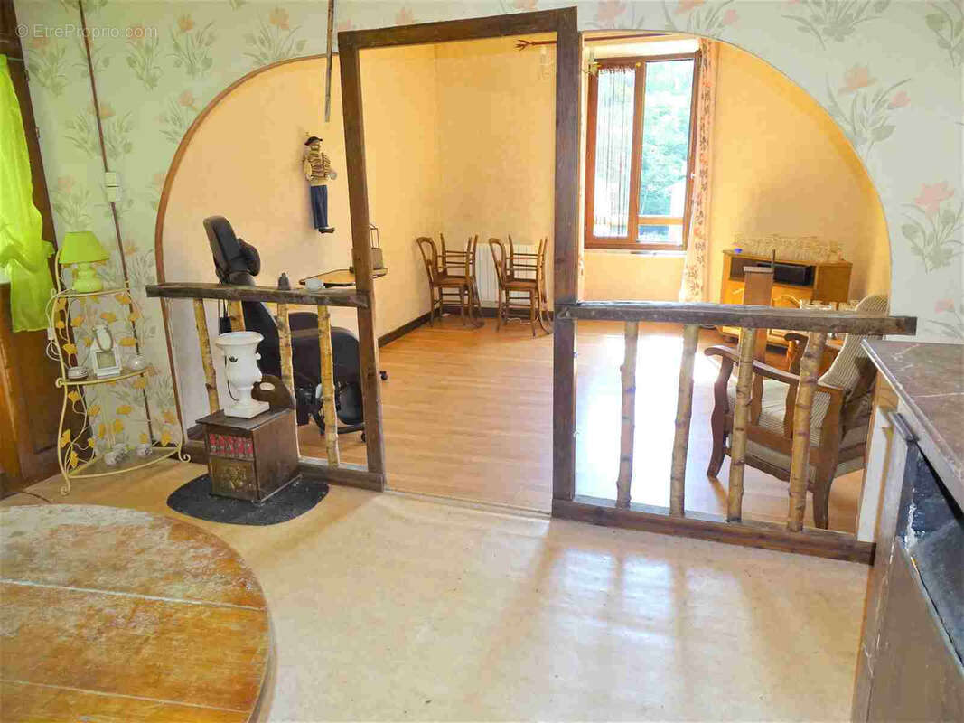 Maison à SAINT-DENIS-DES-MURS