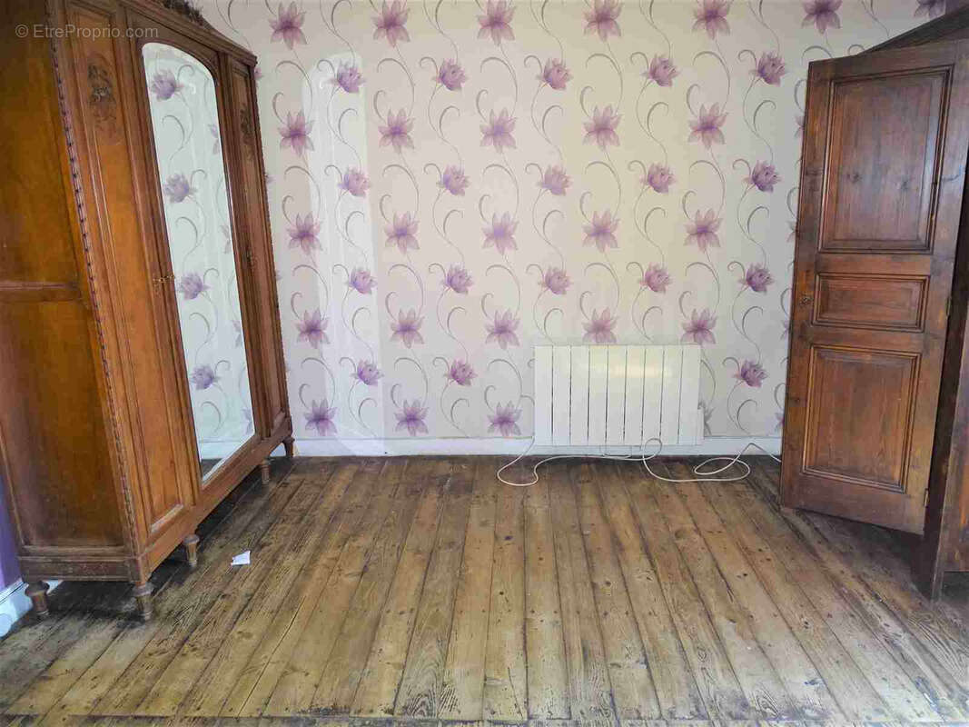 Maison à SAINT-DENIS-DES-MURS