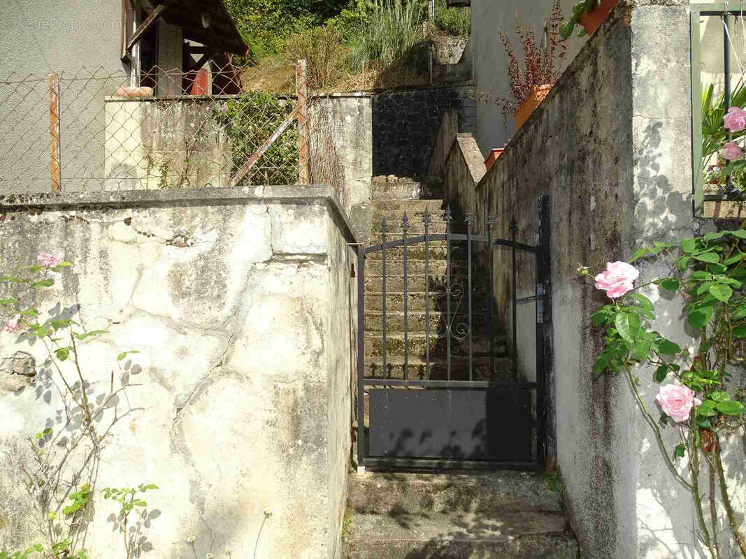 Maison à SAINT-DENIS-DES-MURS