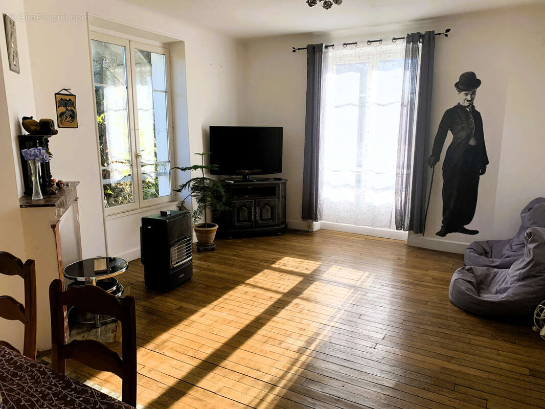 Maison à TERRASSON-LAVILLEDIEU