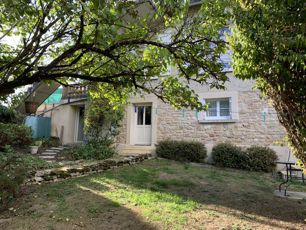 Maison à TERRASSON-LAVILLEDIEU