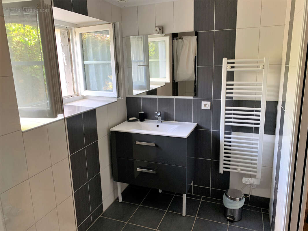 Maison à TERRASSON-LAVILLEDIEU