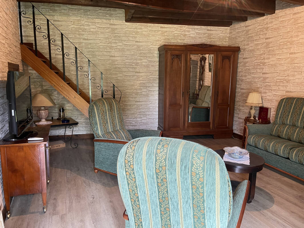 Maison à MEZIERES-SUR-ISSOIRE