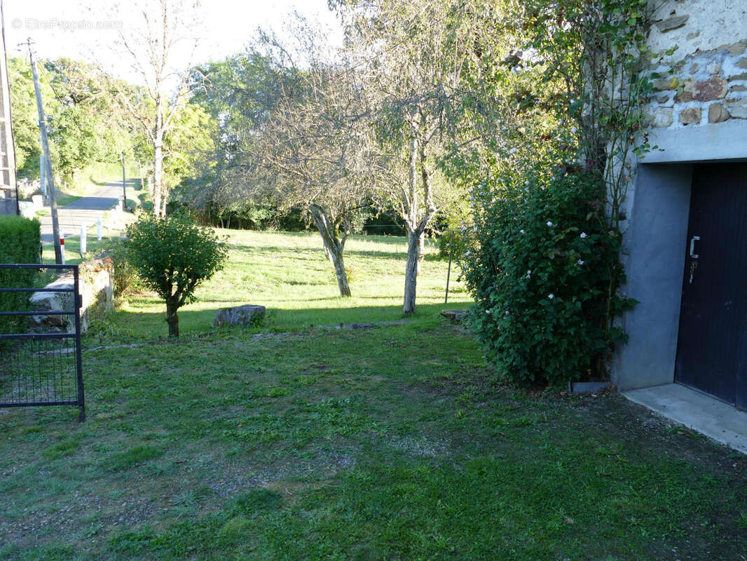 Maison à MEZIERES-SUR-ISSOIRE