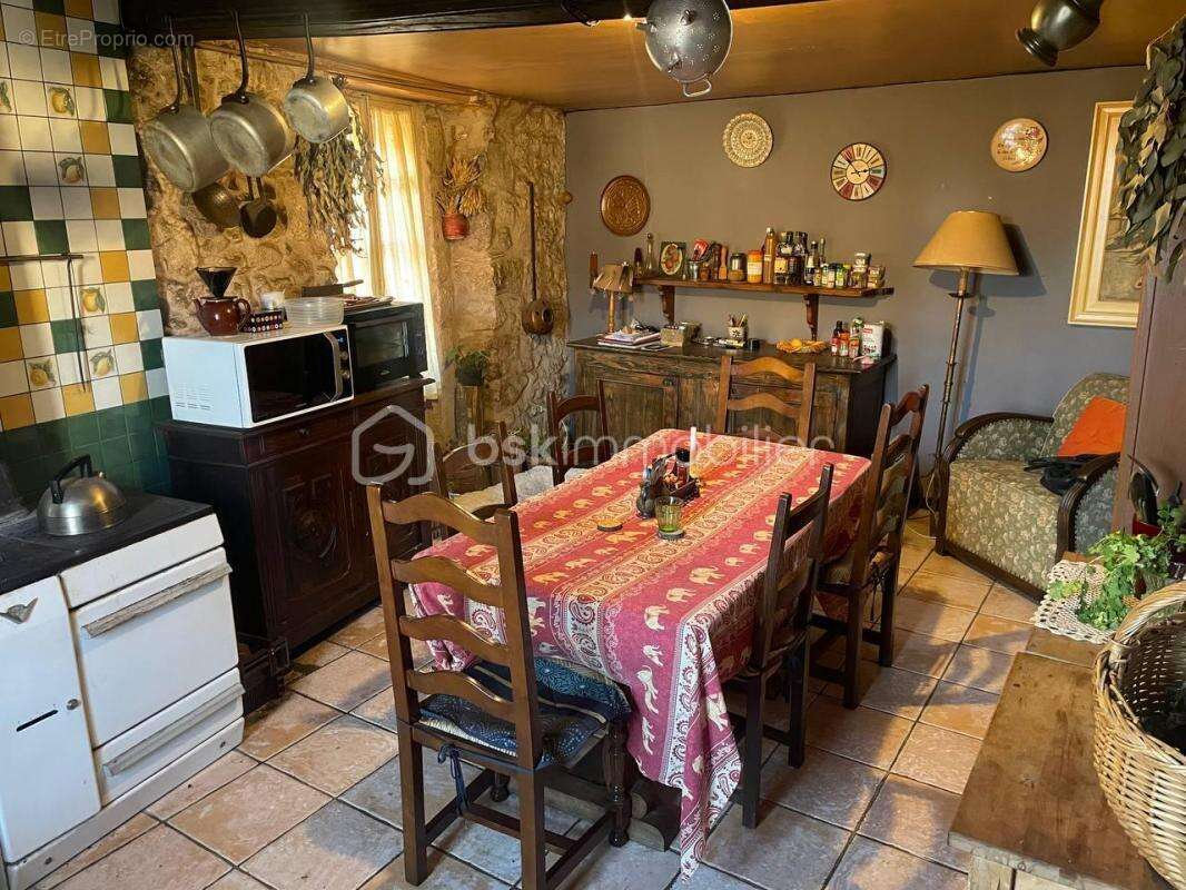 Maison à COUSTOUGES