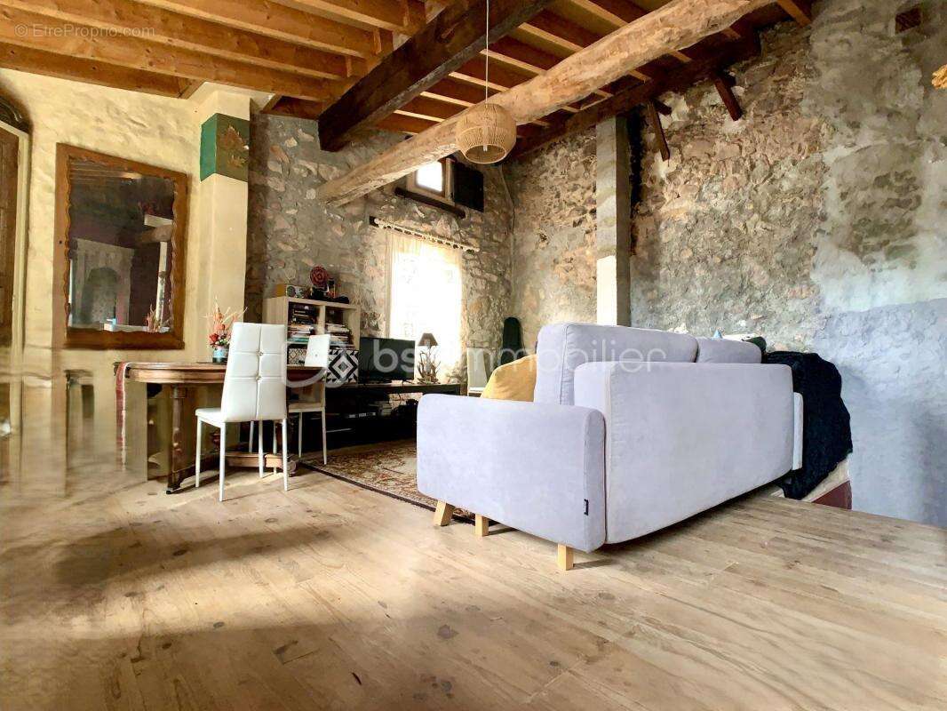 Maison à COUSTOUGES