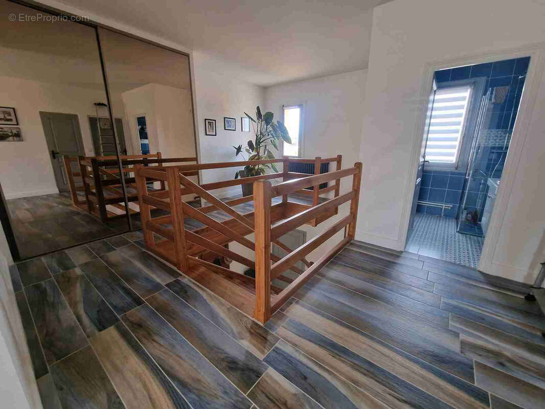 Maison à SAINT-SEURIN-DE-CURSAC