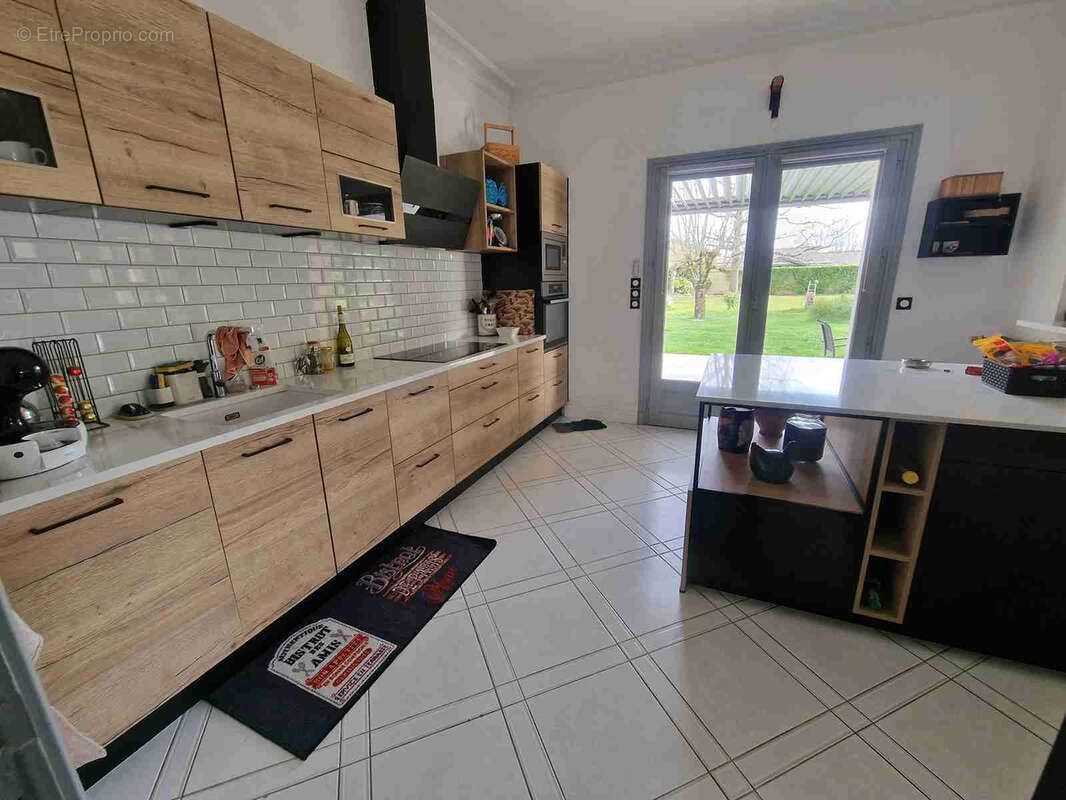 Maison à SAINT-SEURIN-DE-CURSAC