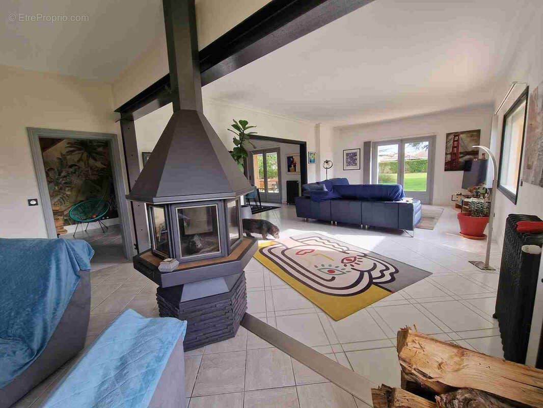 Maison à SAINT-SEURIN-DE-CURSAC