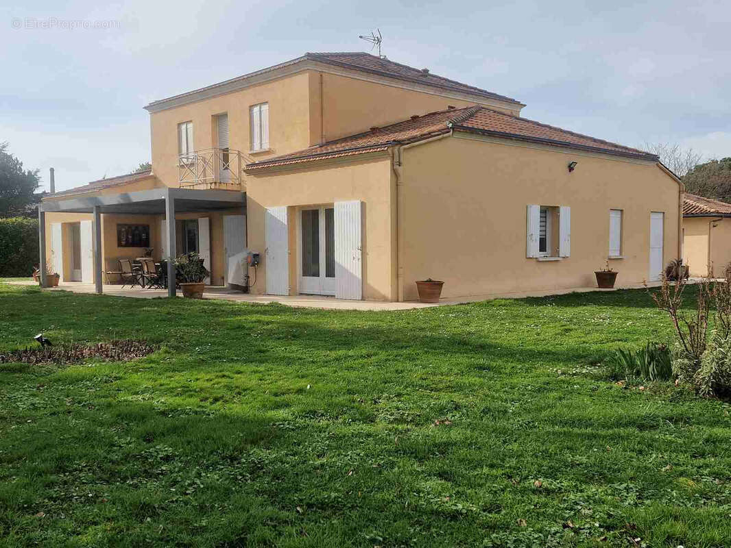 Maison à SAINT-SEURIN-DE-CURSAC