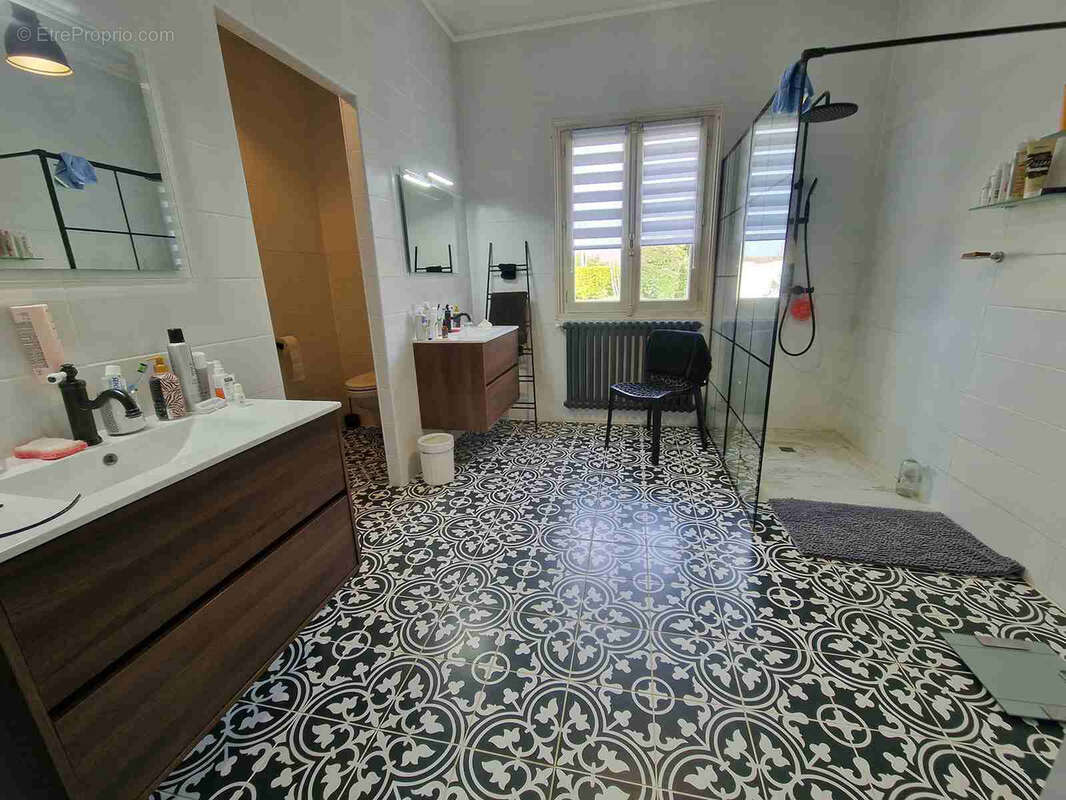 Maison à SAINT-SEURIN-DE-CURSAC