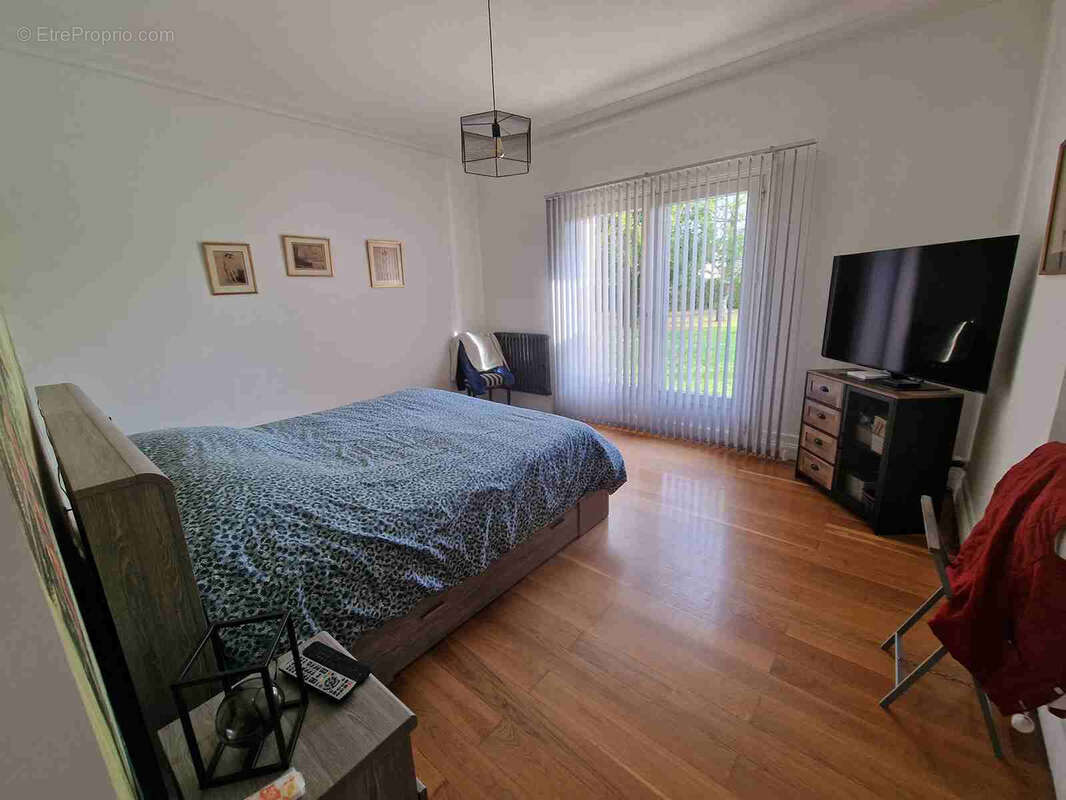 Maison à SAINT-SEURIN-DE-CURSAC