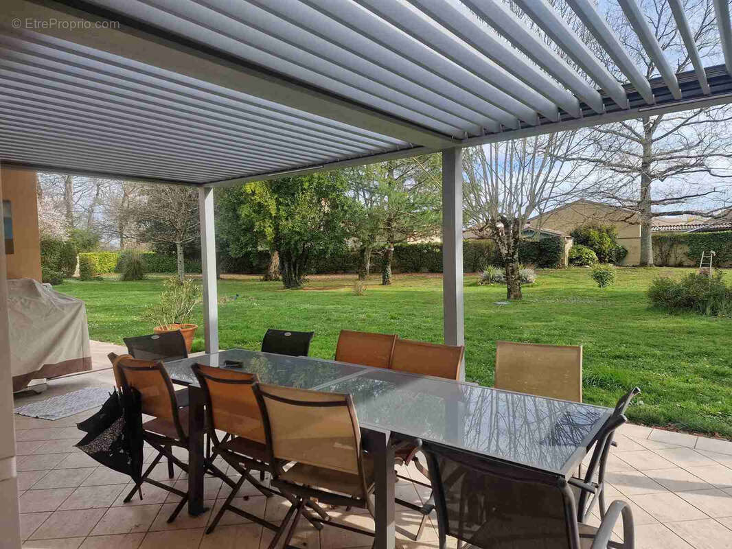 Maison à SAINT-SEURIN-DE-CURSAC