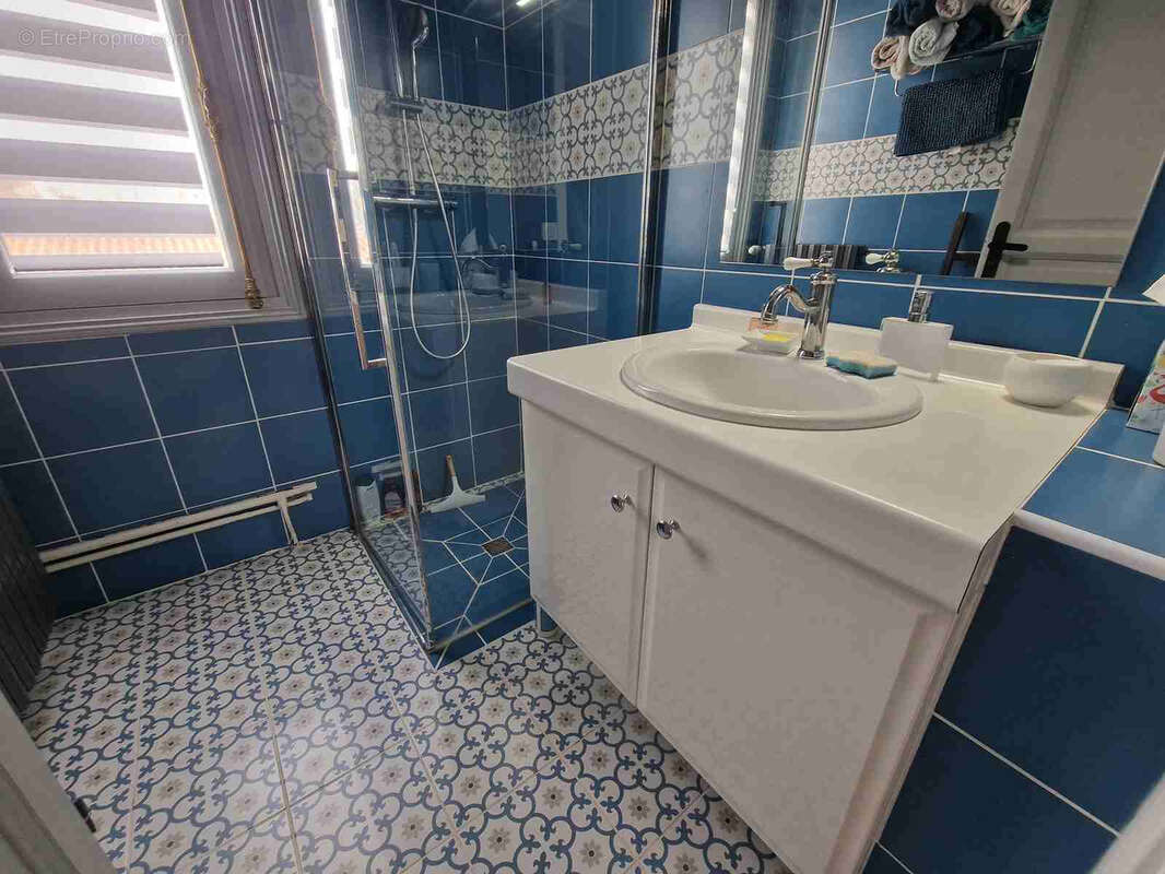 Maison à SAINT-SEURIN-DE-CURSAC