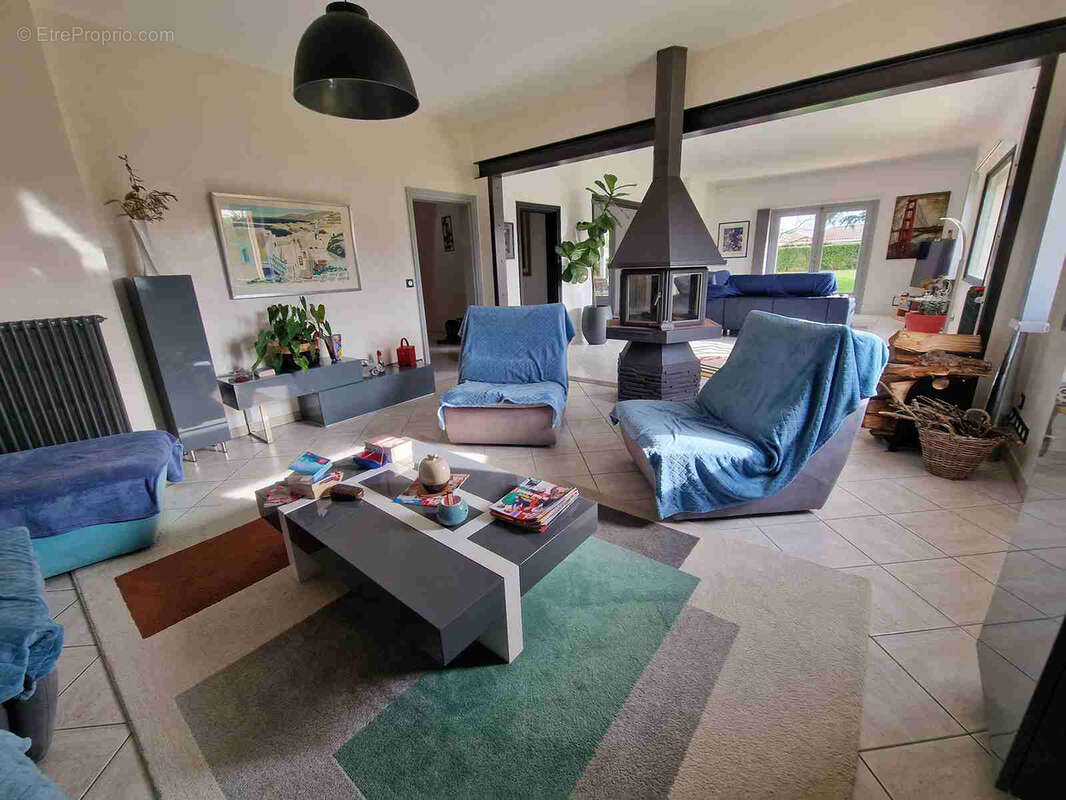 Maison à SAINT-SEURIN-DE-CURSAC