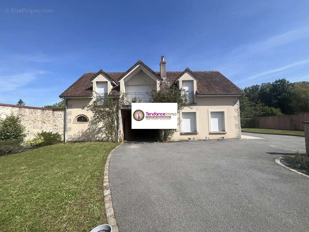 Maison à LE MELE-SUR-SARTHE