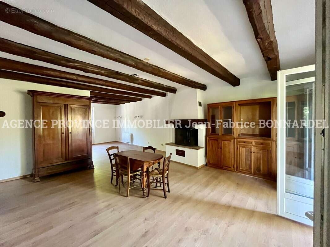 Maison à LA BAUME-DE-TRANSIT