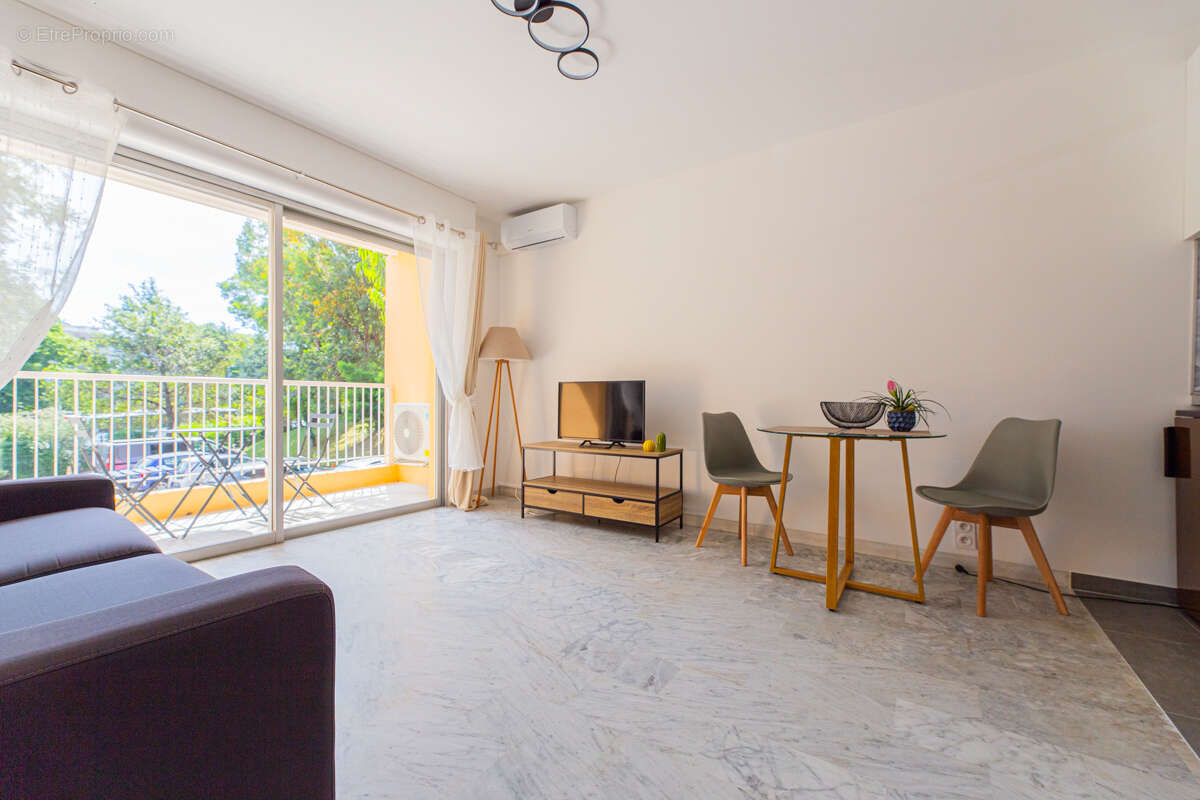 Appartement à MANDELIEU-LA-NAPOULE