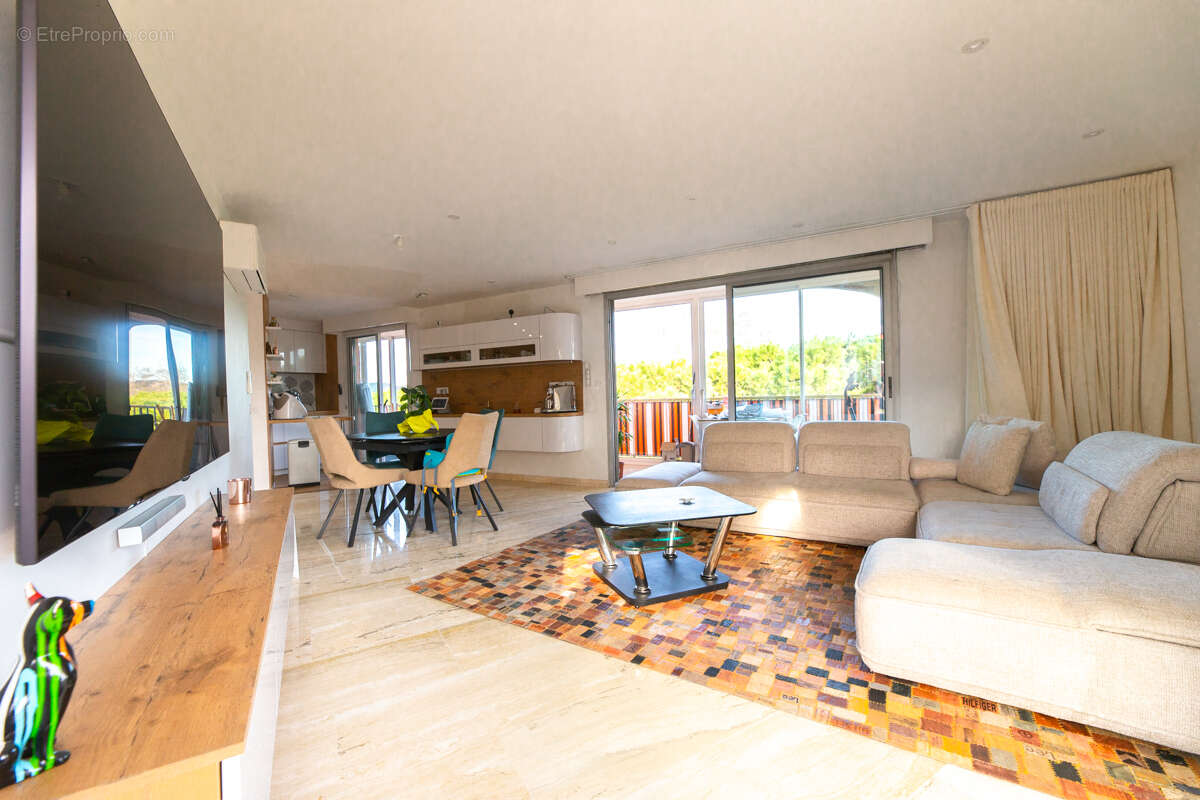 Appartement à MANDELIEU-LA-NAPOULE