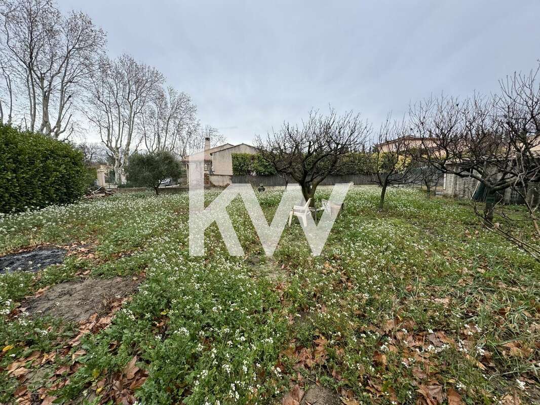 Terrain à PELISSANNE