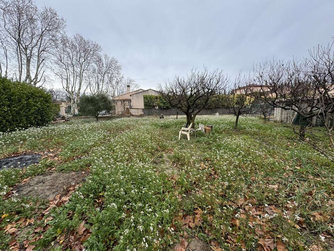 Terrain à PELISSANNE