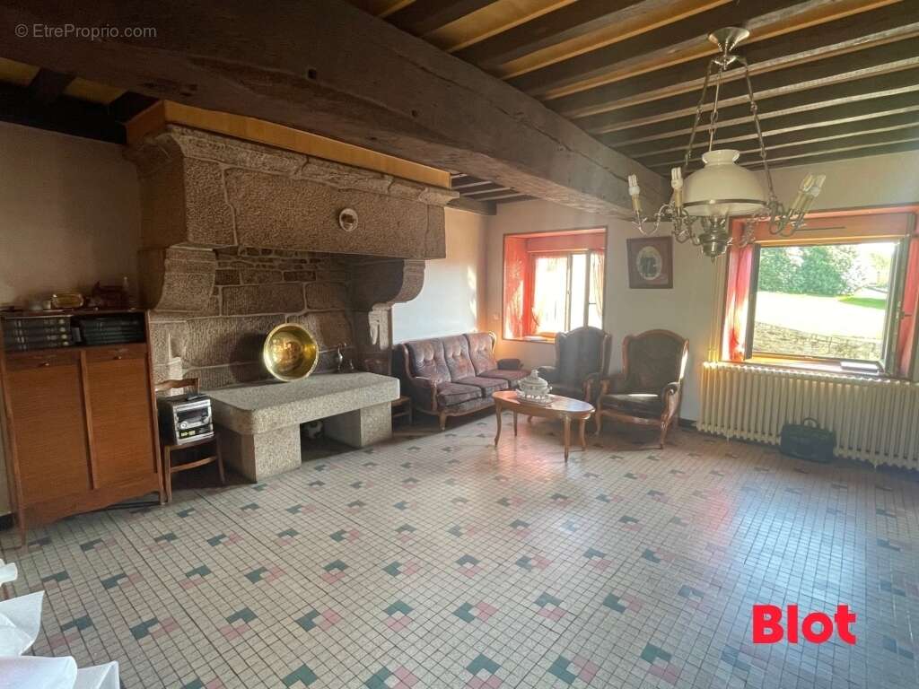 Maison à SAINT-GERMAIN-EN-COGLES