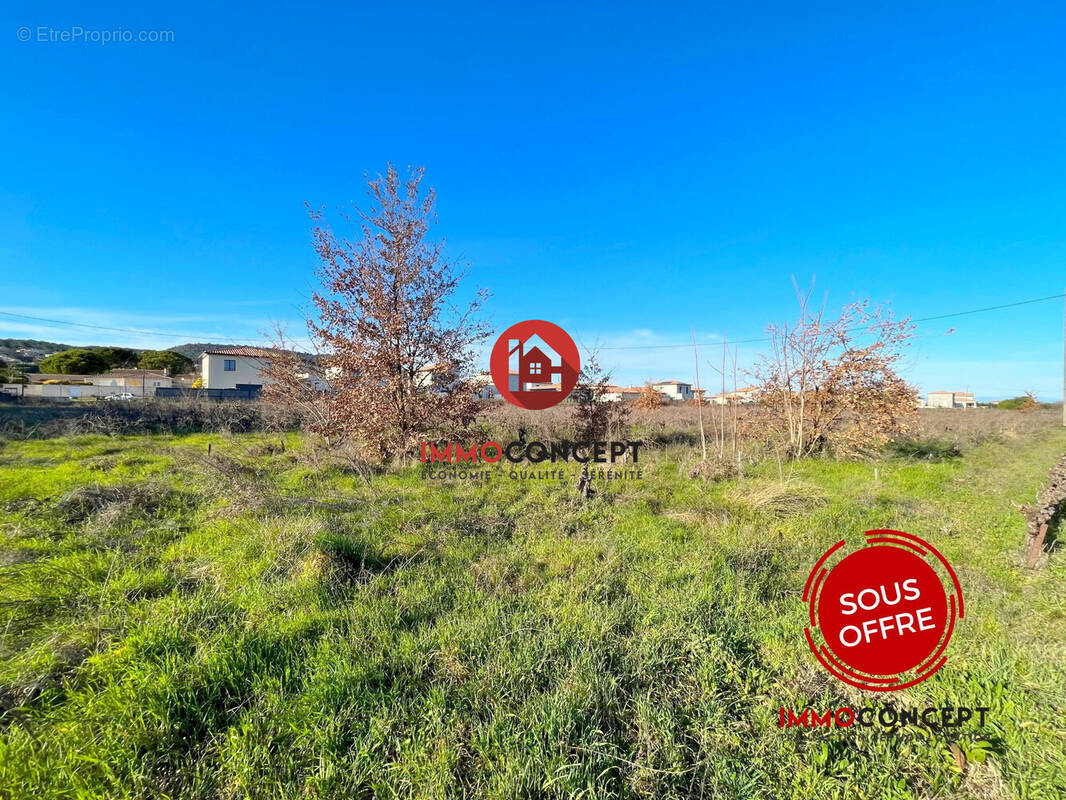 Terrain à LAUDUN-L&#039;ARDOISE