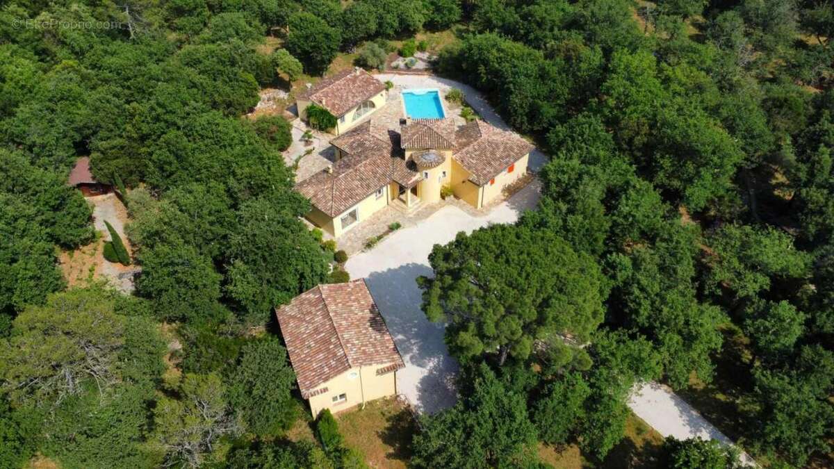 Maison à MEOUNES-LES-MONTRIEUX