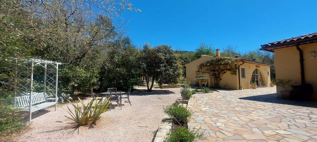 Maison à MEOUNES-LES-MONTRIEUX