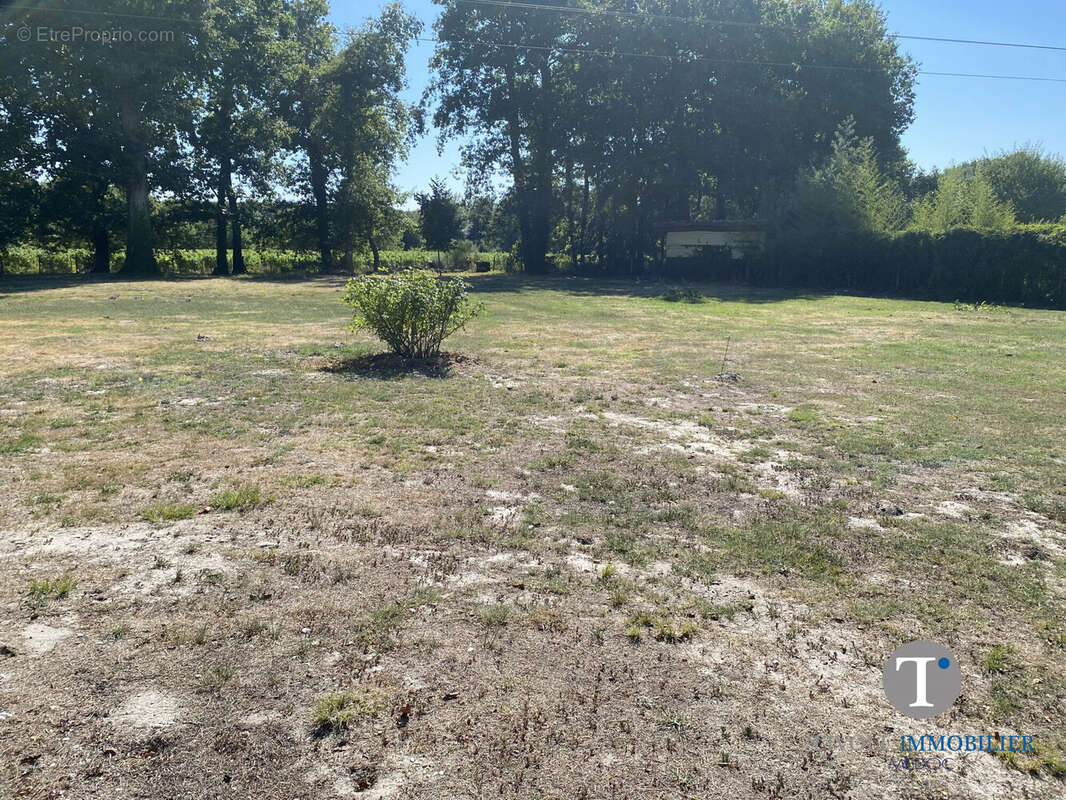 Terrain à CIVRAC-EN-MEDOC