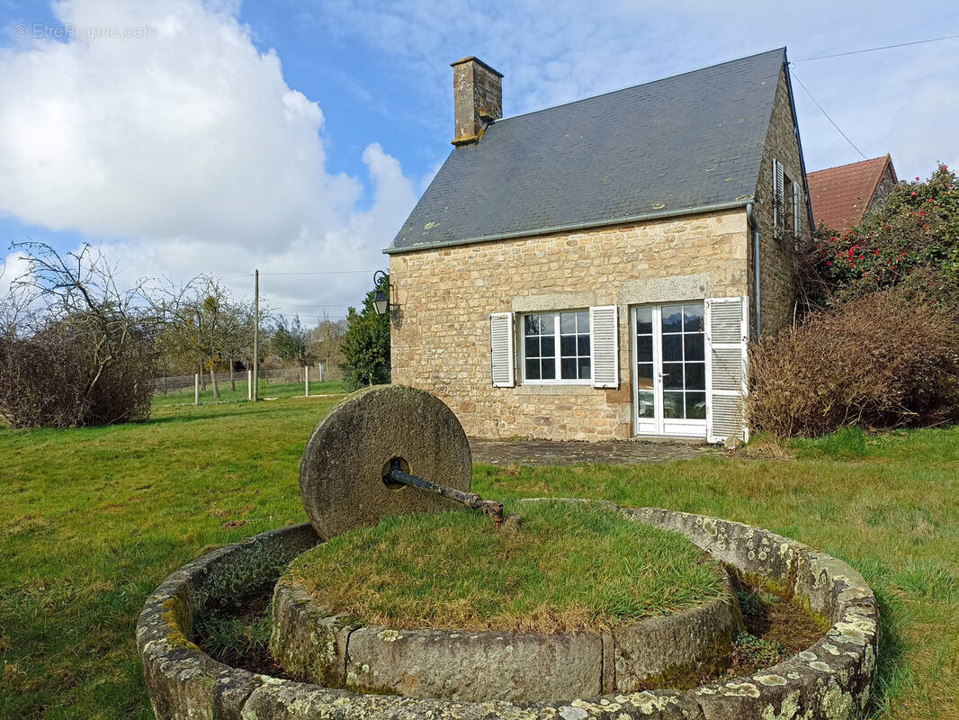 Maison à SAINT-POIS