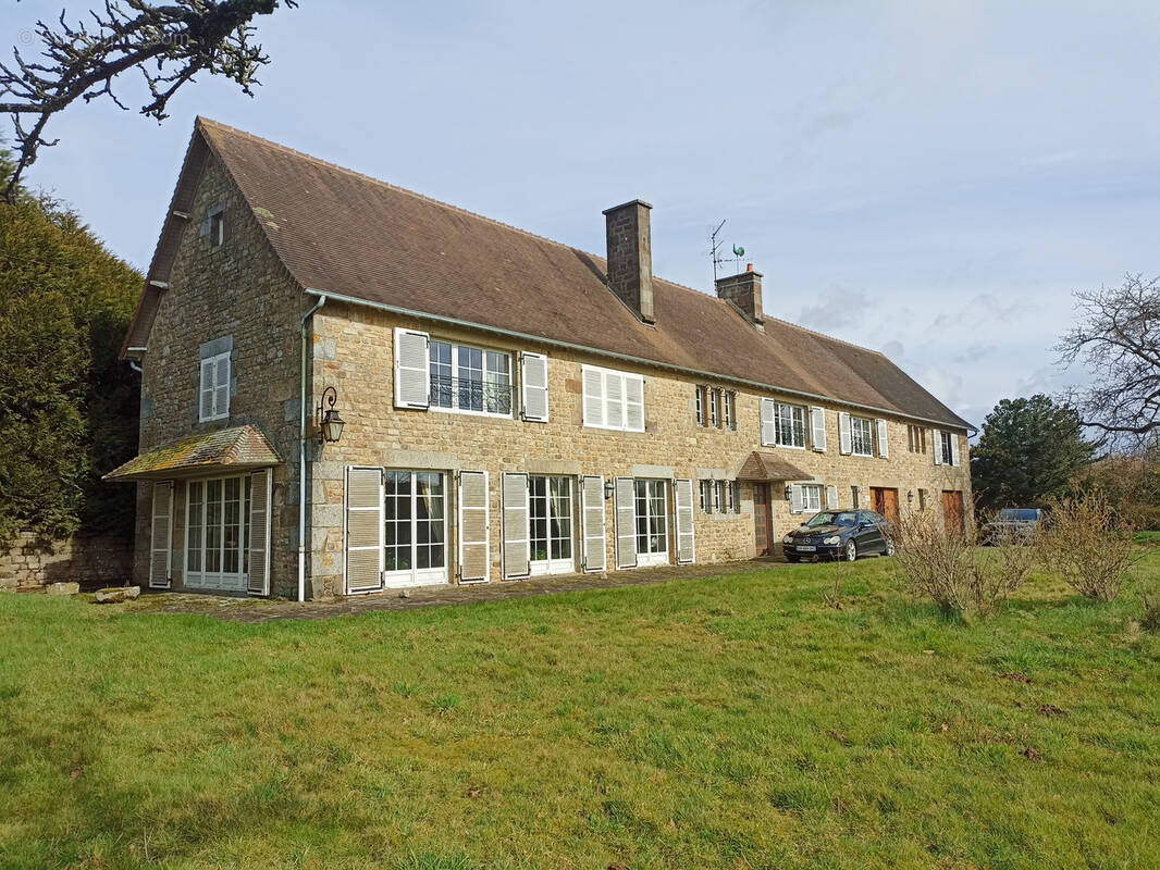 Maison à SAINT-POIS