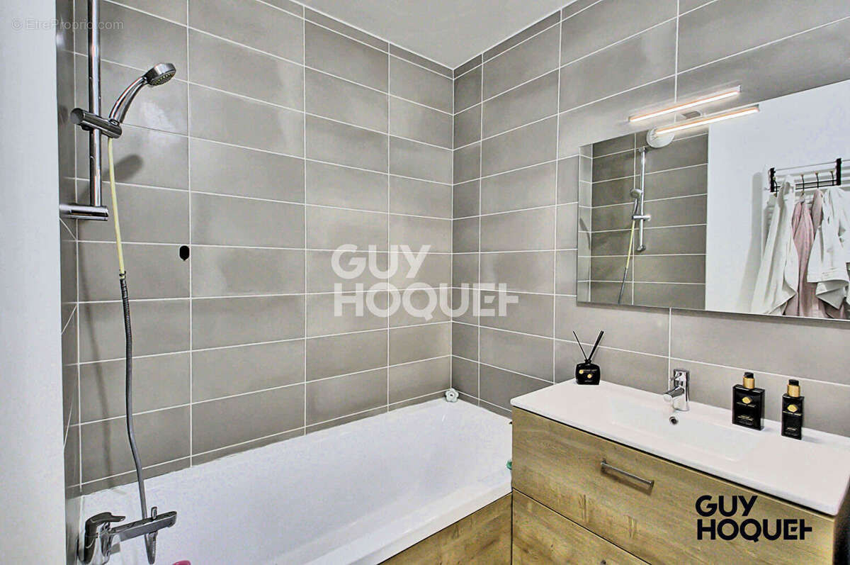 Appartement à MEYZIEU