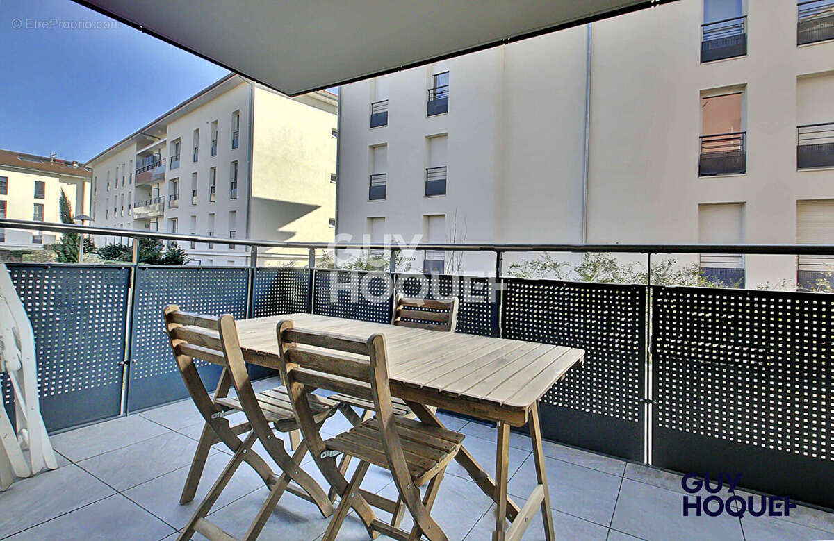 Appartement à MEYZIEU