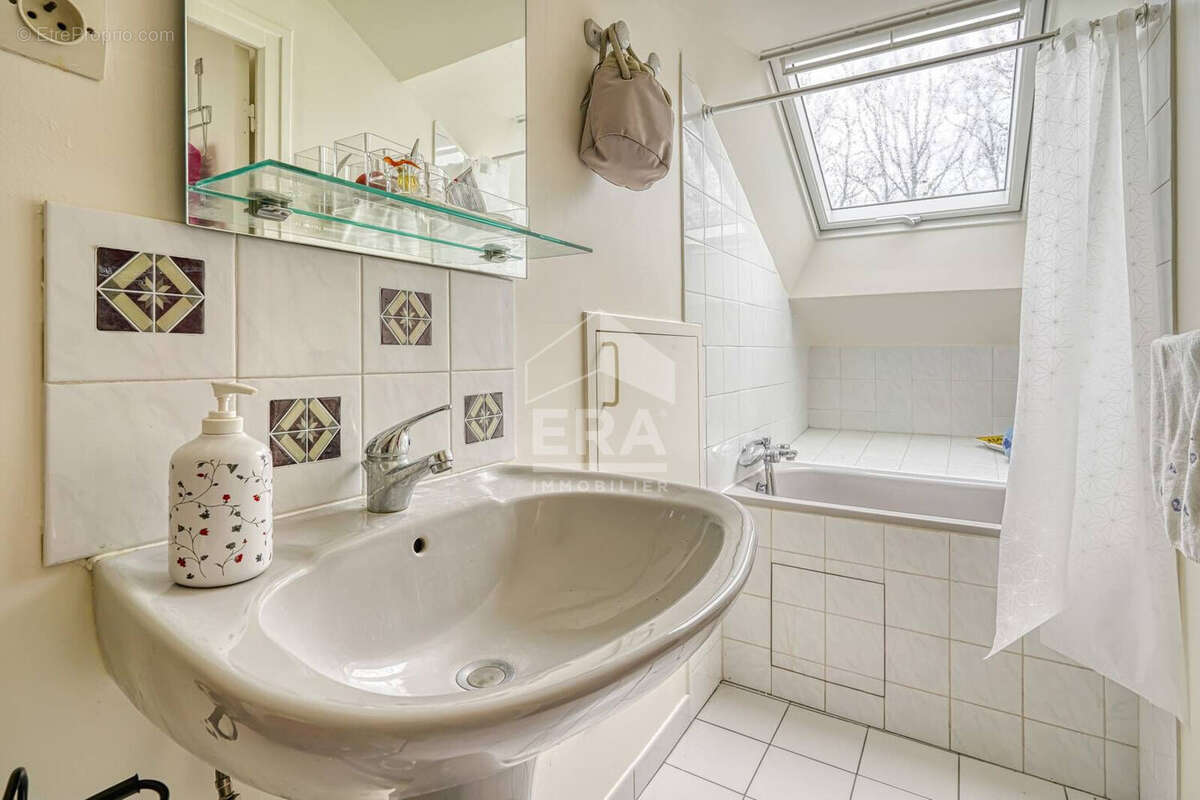 Appartement à EMERAINVILLE