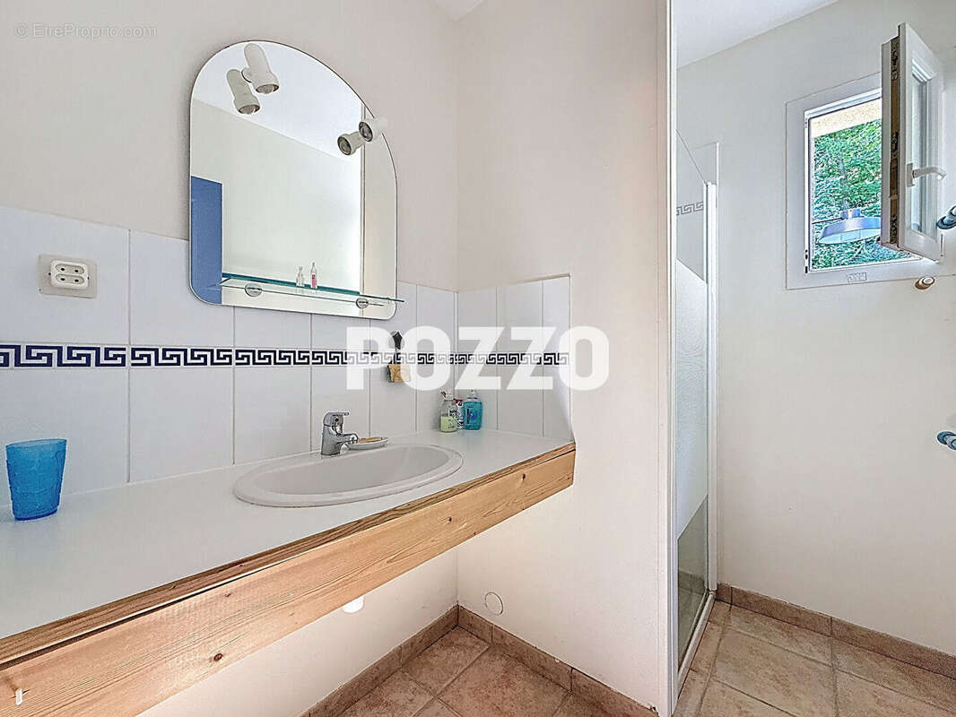 Maison à DONVILLE-LES-BAINS