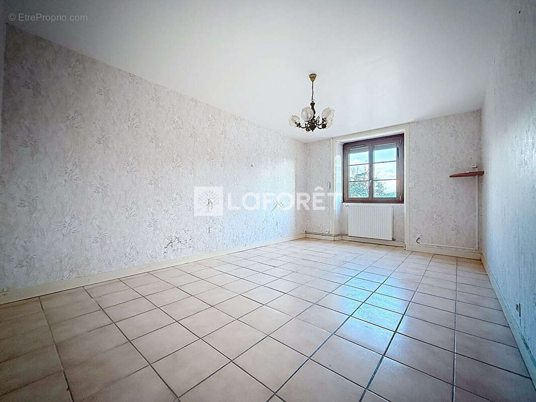 Maison à BRISSAC-QUINCE