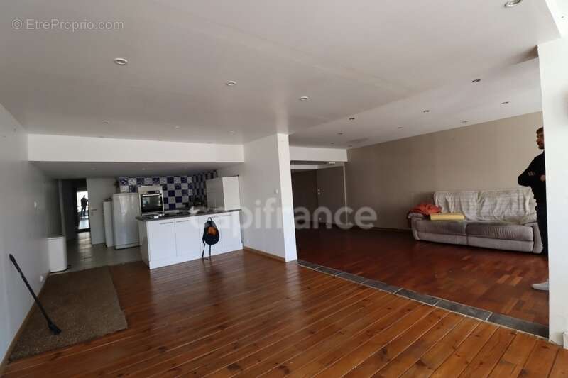 Commerce à LA GRANDE-MOTTE