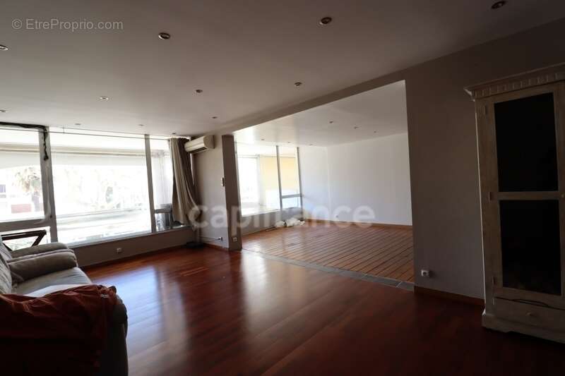 Commerce à LA GRANDE-MOTTE