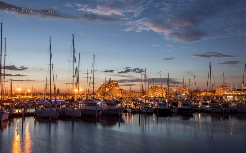 Commerce à LA GRANDE-MOTTE