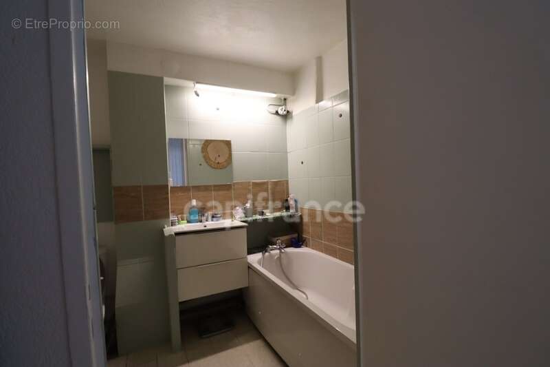 Commerce à LA GRANDE-MOTTE