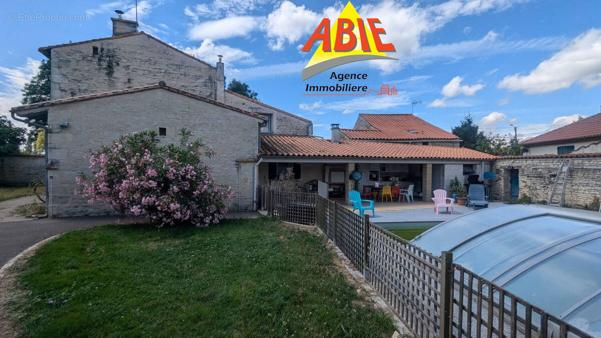 Photo 1 - Maison à FRONTENAY-ROHAN-ROHAN