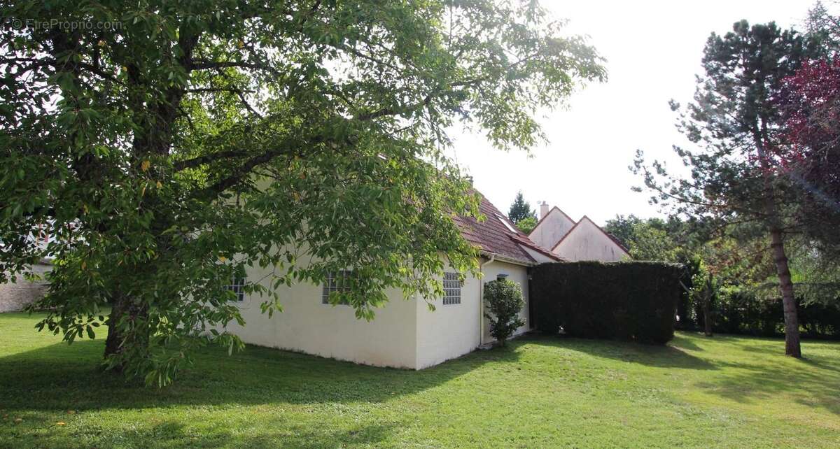Maison à NANTEAU-SUR-ESSONNE
