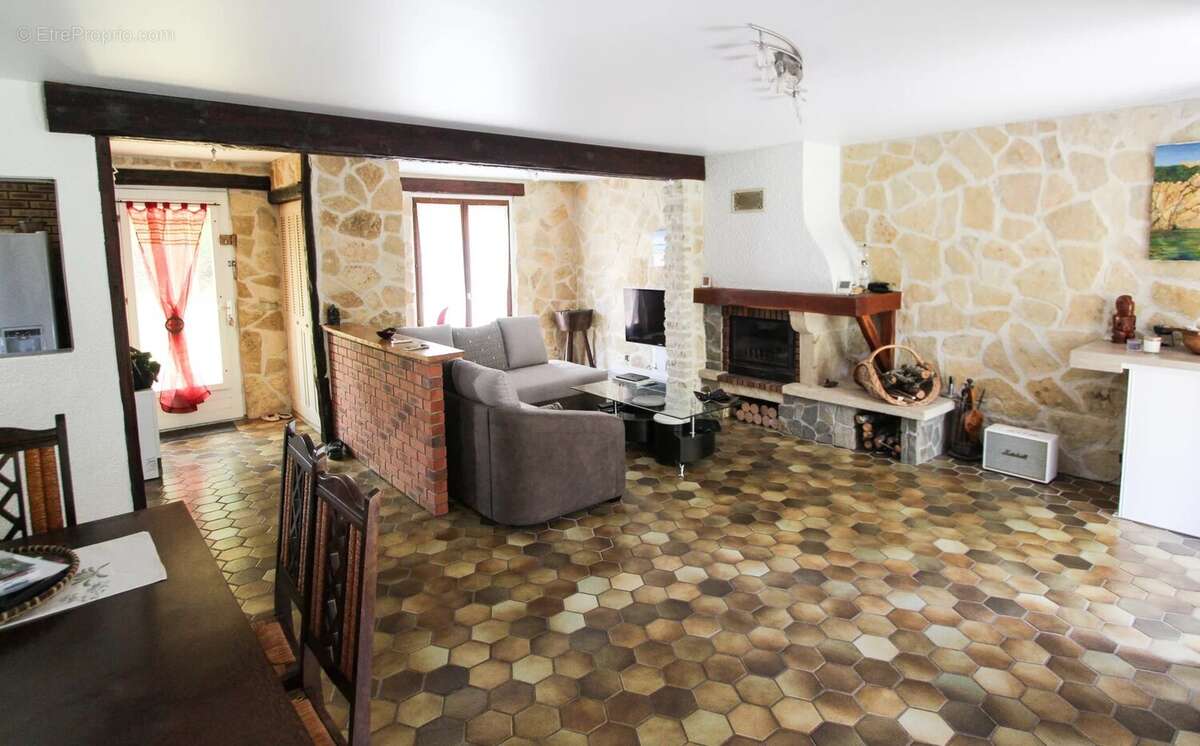 Maison à NANTEAU-SUR-ESSONNE