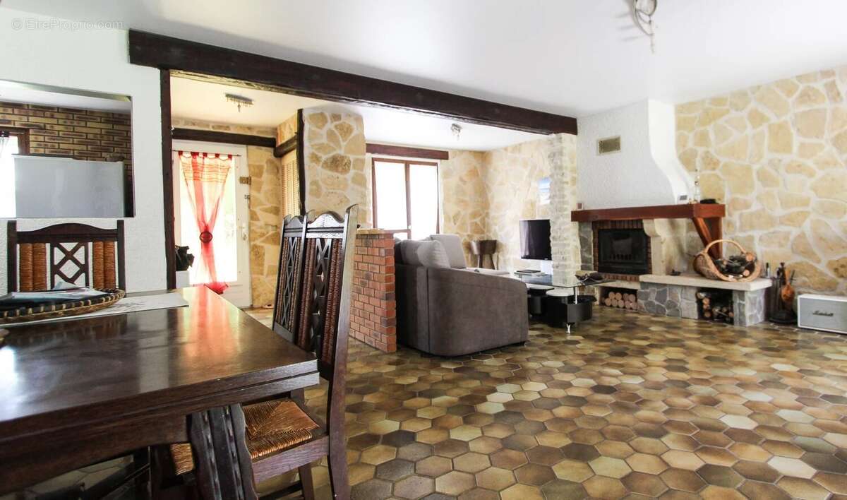 Maison à NANTEAU-SUR-ESSONNE