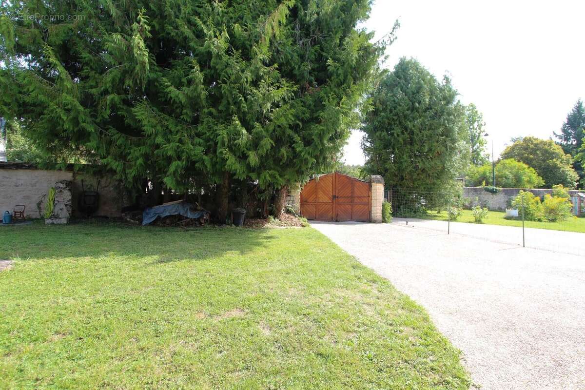 Maison à NANTEAU-SUR-ESSONNE