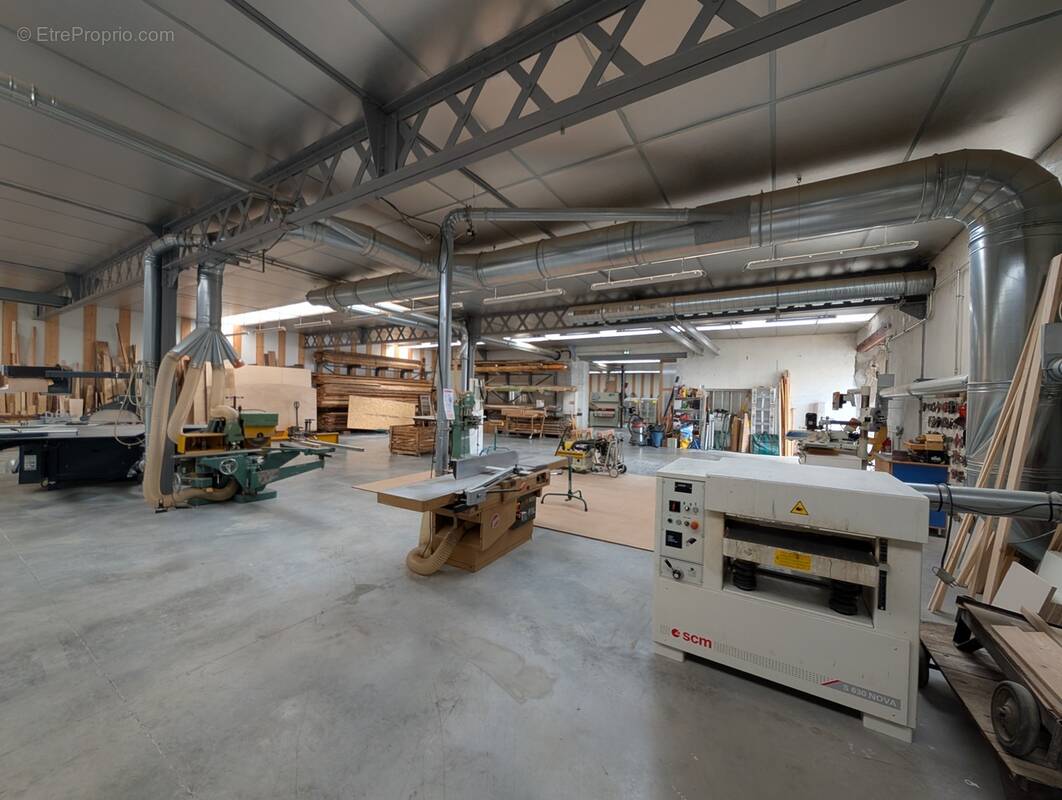 n°1 - Commerce à COTTANCE