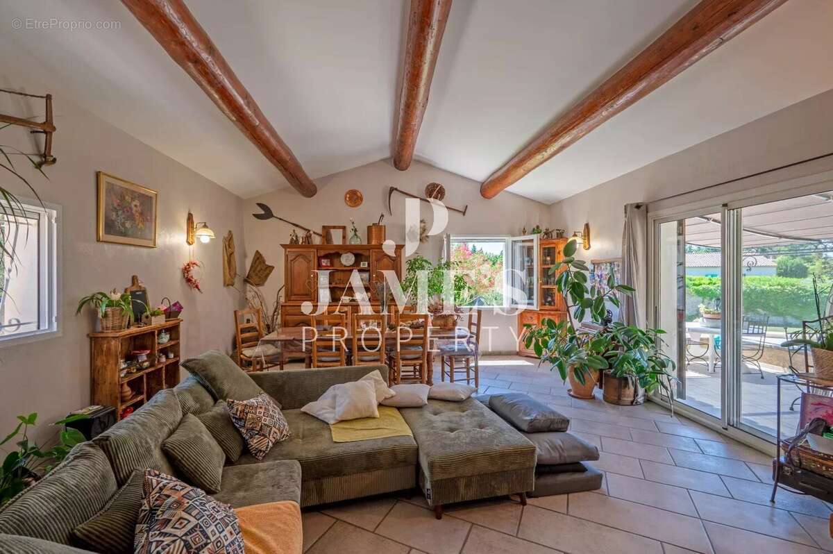 Maison à FONTVIEILLE