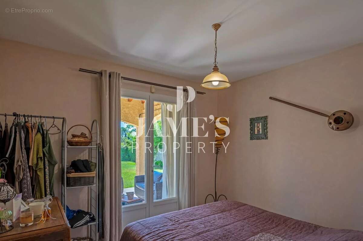 Maison à FONTVIEILLE