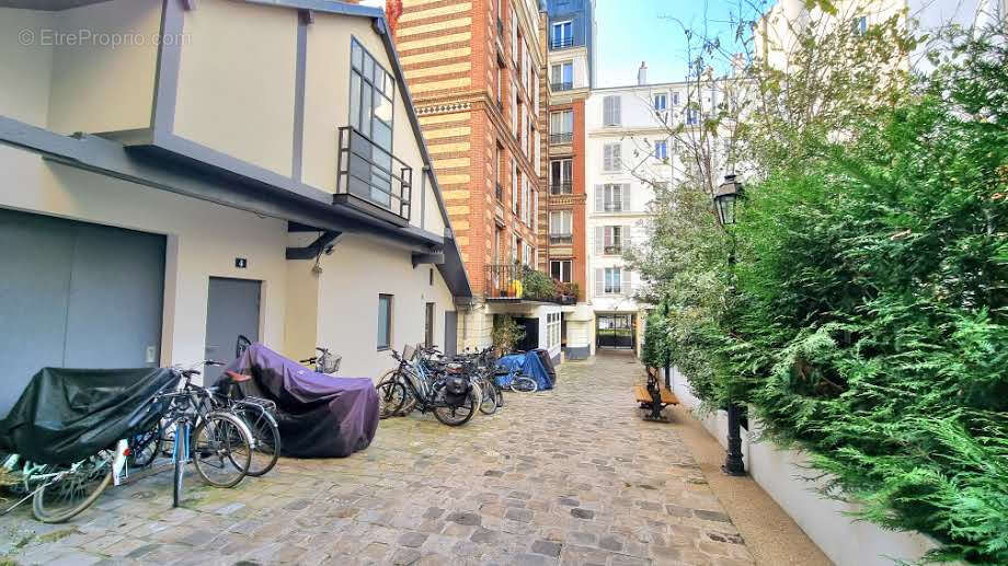 Commerce à PARIS-18E